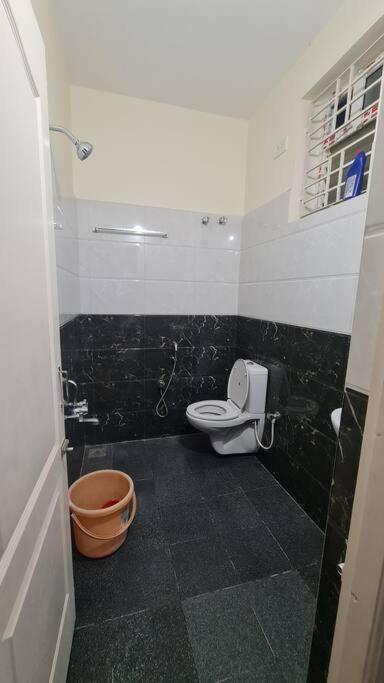 Kamalam 2 Bhk - Non Ac Villa โคอิมบาทอร์ ภายนอก รูปภาพ